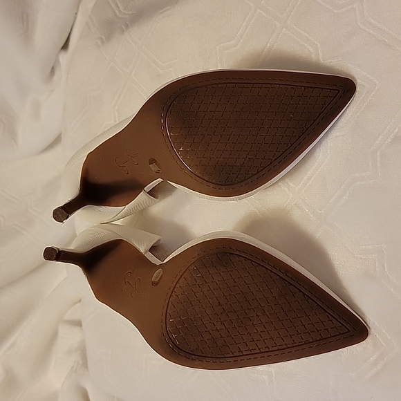 White Heels by Jessica Simpson - Picture 2 of 6